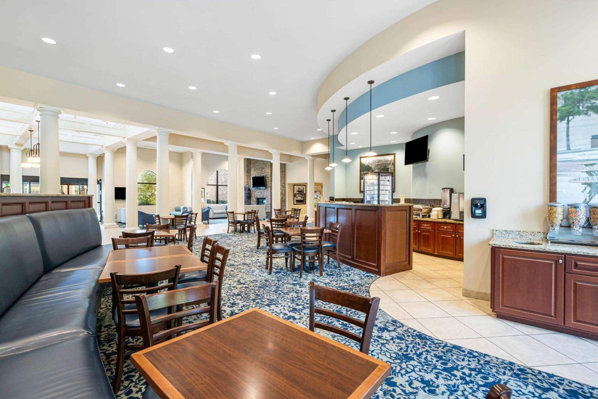 Best Western Plus Westgate Inn And Suites Leland Exterior photo