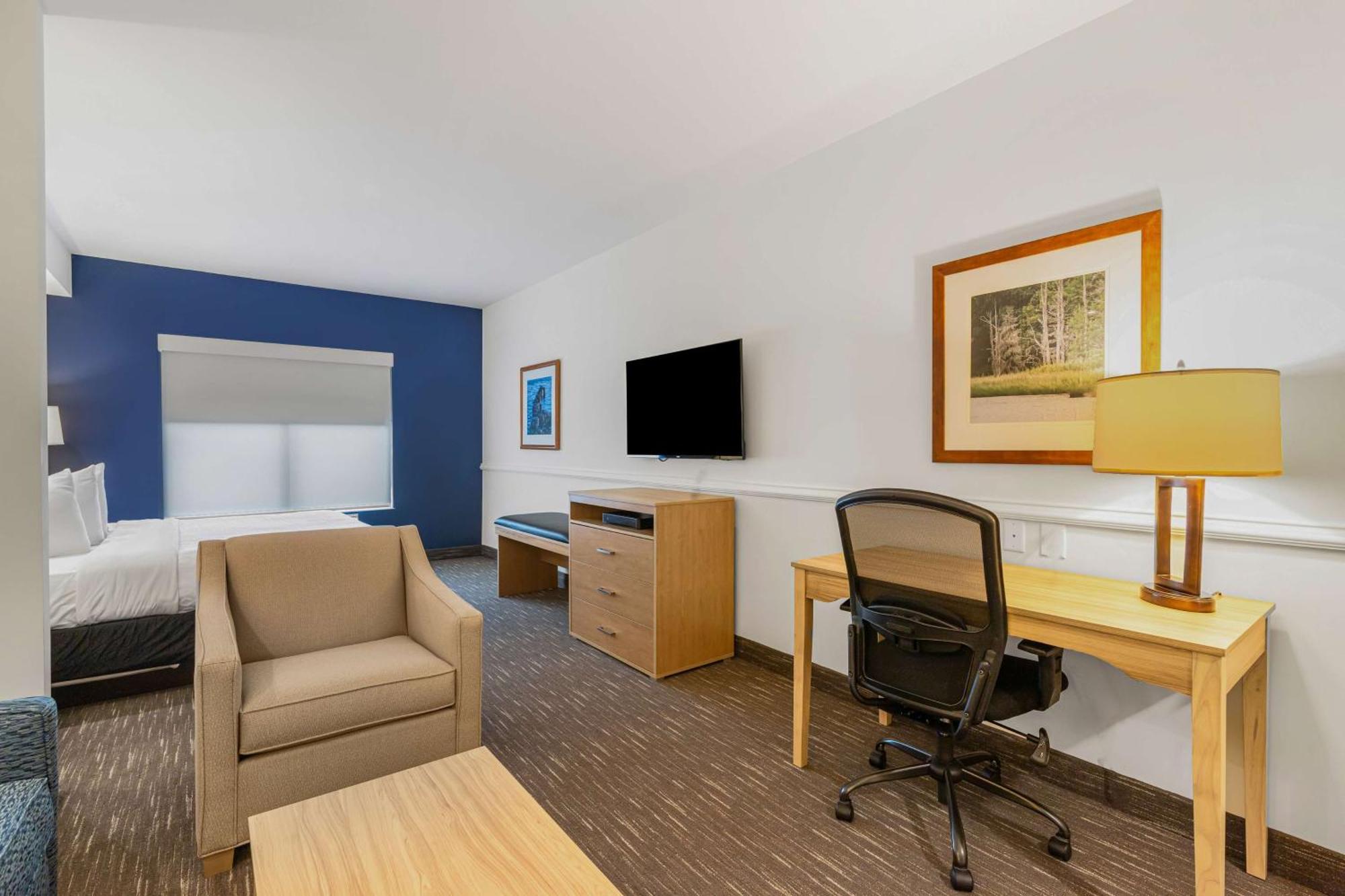 Best Western Plus Westgate Inn And Suites Leland Exterior photo